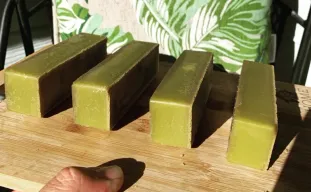 Comment faire du beurre de cannabis : le guide ultime (de la décarboxylation au dosage)